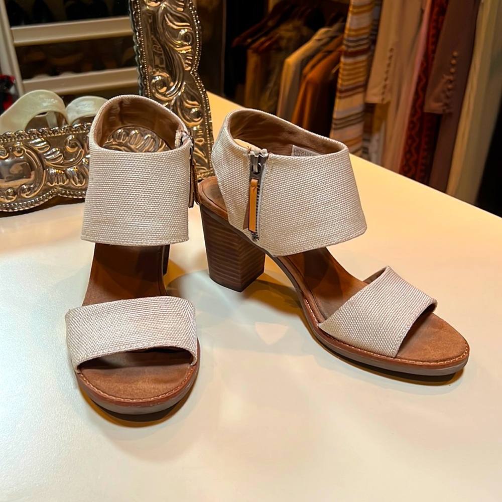 Tom’s heeled sandals